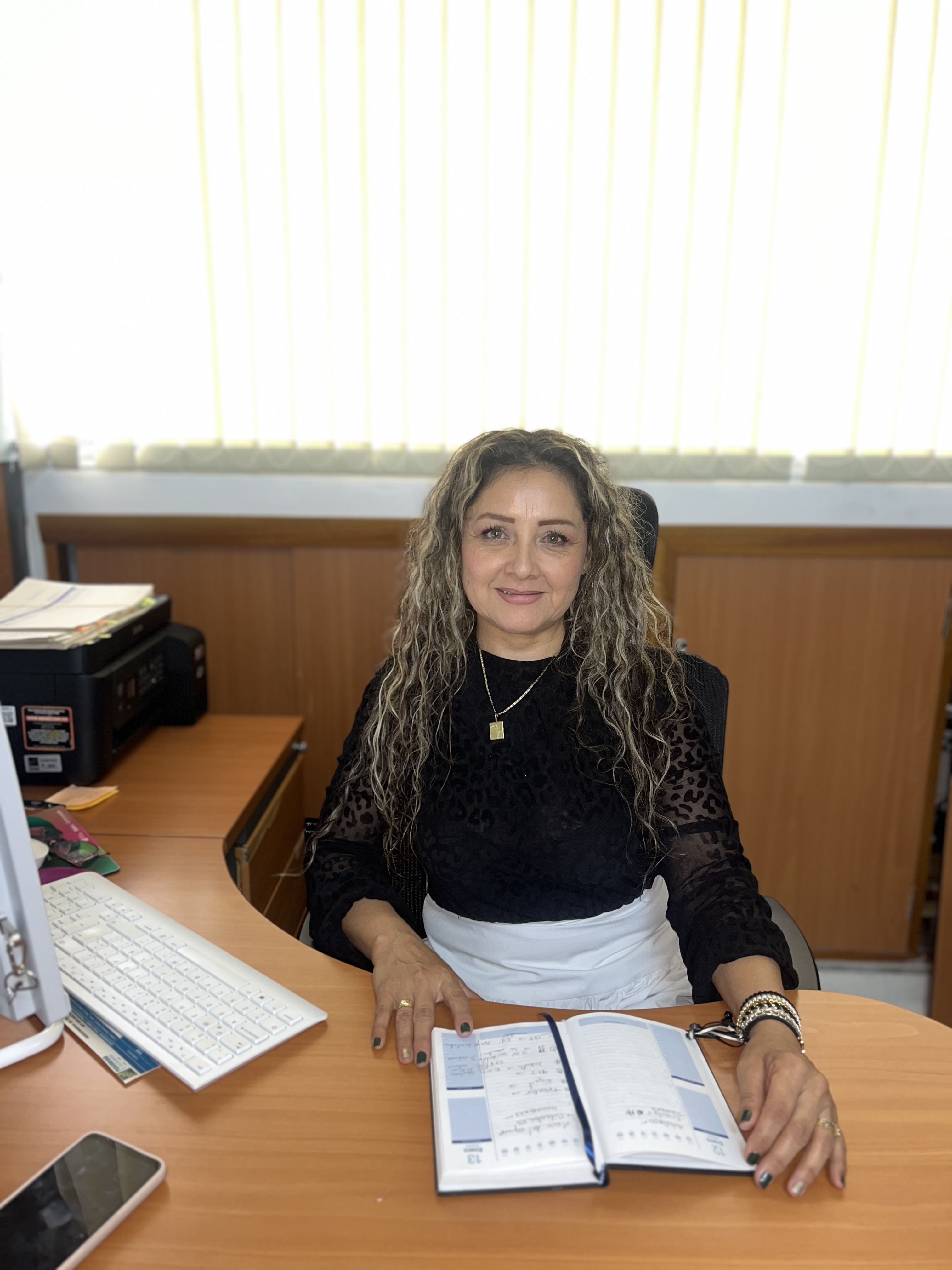 Imagen de la jefe de oficina financiera