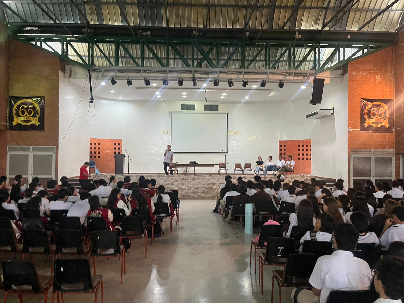 La Personería Municipal lideró el primer debate de candidatos al Consejo de Juventud en el Colegio Nacional de Comercio