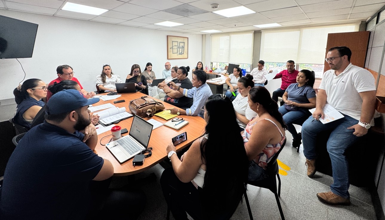 MESA DE TRABAJO CON LA COMUNIDAD