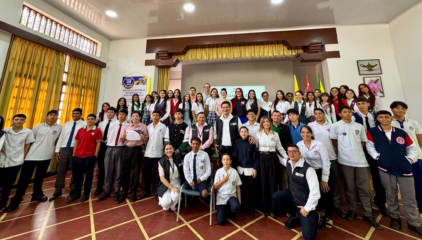 Posesionamos a los Personeros y Personeras de los colegios de Bucaramanga